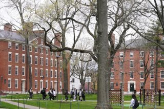 Trump a imposé vendredi des restrictions supplémentaires à Harvard pour l'accès à certains fonds fédéraux. KEYSTONE/AP/CHARLES KRUPA
